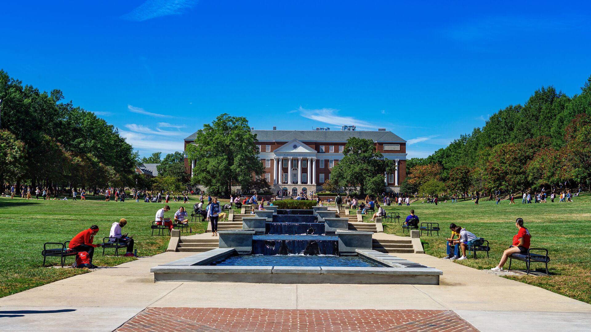 UMD Students on McKeldin Mall